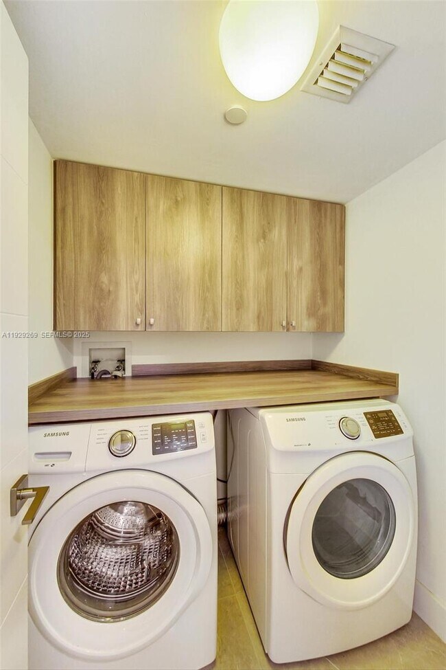 Building Photo - 1000 W Island Blvd