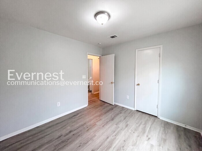 Building Photo - 5654 Bradley Cir