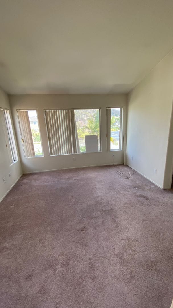Building Photo - 3 Bedroom/2.5 bath - SFR Available August ...