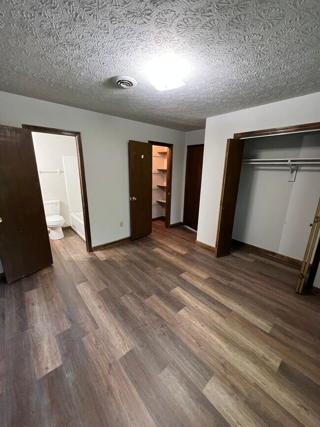 Building Photo - East Athens Duplex For Rent!