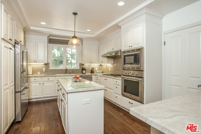 Building Photo - 1332 Comstock Ave