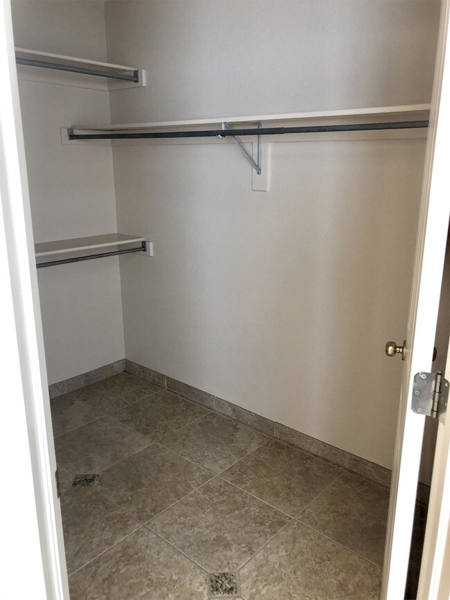 Building Photo - 2585 Clayton Cir