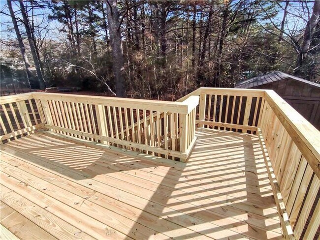 Building Photo - 220 Peach Forest Pl