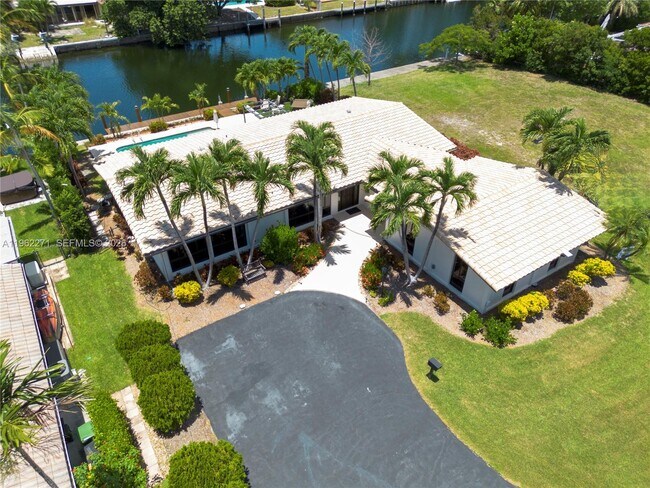 Building Photo - 636 Hibiscus Dr