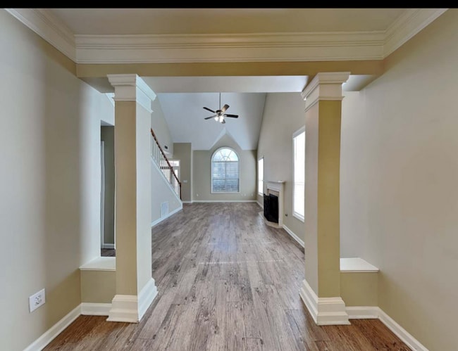 Building Photo - 2182 Moorewood Ln S E