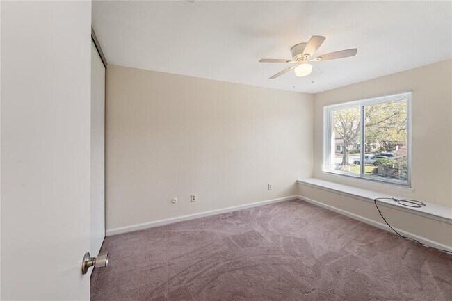 Building Photo - 11614 Village Pl Dr