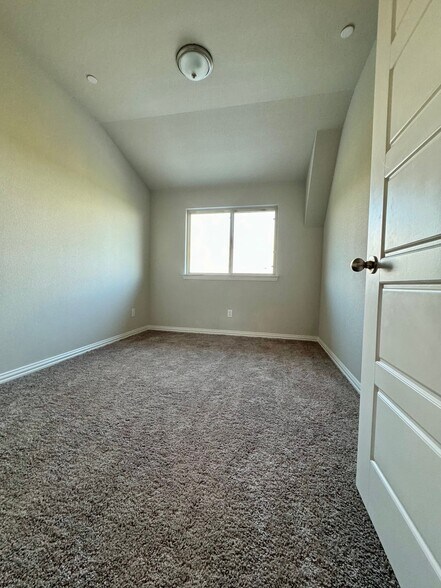Building Photo - 3453 Solana Cir