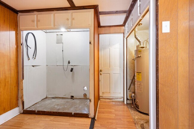Building Photo - 407 Cicero Ave