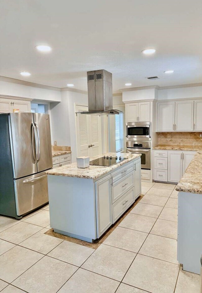 Building Photo - 2118 Briarcrest Dr