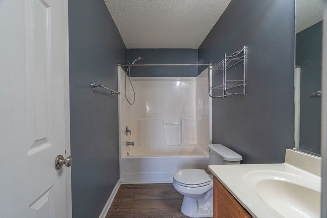 Building Photo - Townhome in a great location!