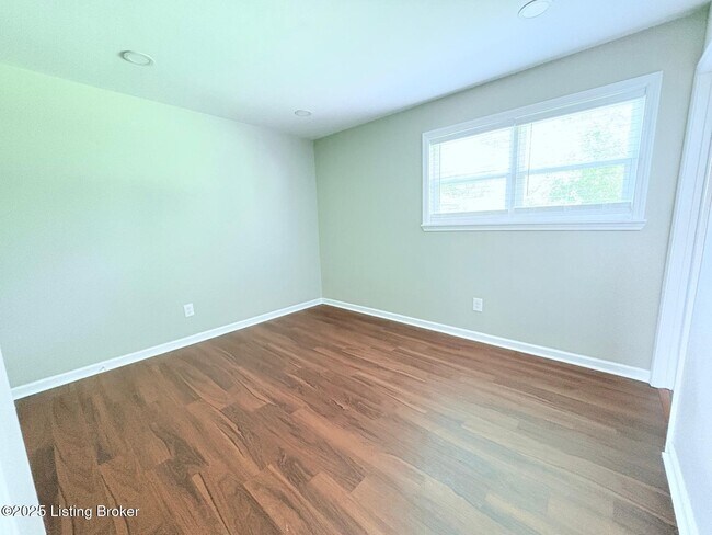 Building Photo - 10806 Milwaukee Way