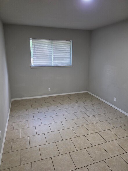 Building Photo - 5906 Deer Horn Dr.