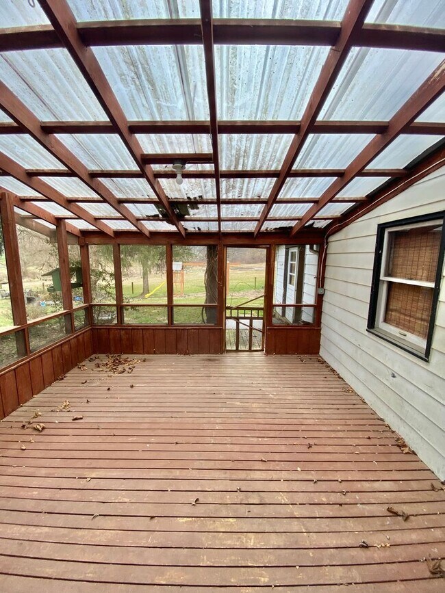 Building Photo - Peaceful Country Living - 4 BR / 3BA