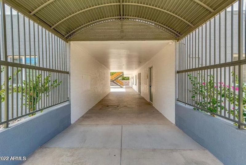 Building Photo - 813 E Marlette Ave