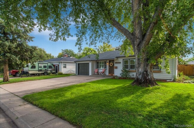 Building Photo - Fantastic Englewood Ranch