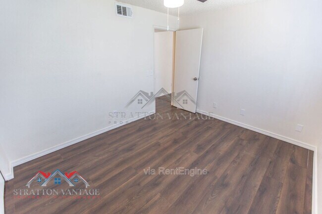 Building Photo - 3120 N 67th Ln