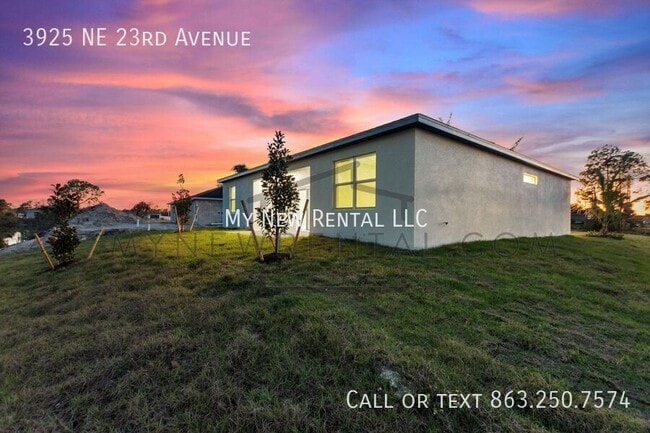 Building Photo - 3925 NE 23rd Ave
