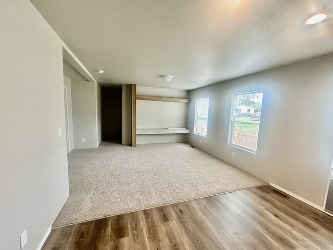 Building Photo - 8446 Sunrise Way