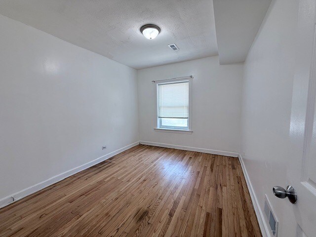 Building Photo - 834 N Christiana Ave