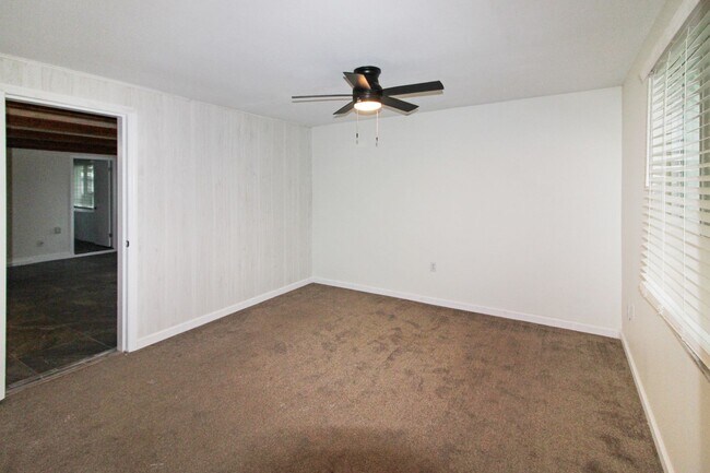 Building Photo - Circlewood Annual Condo for Rent