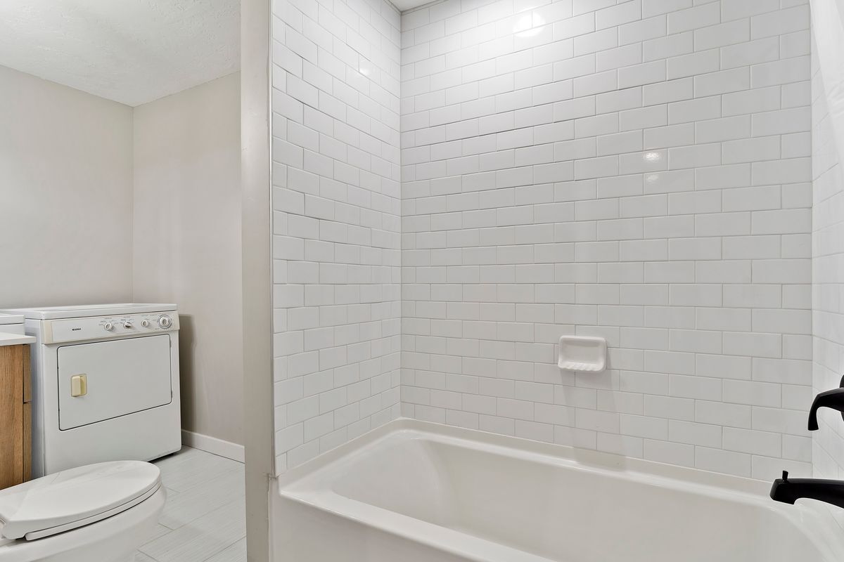 Building Photo - 429 W 5000 S