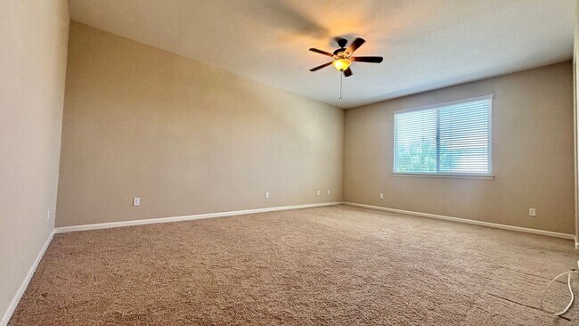 Building Photo - 12011 Country Garden Dr