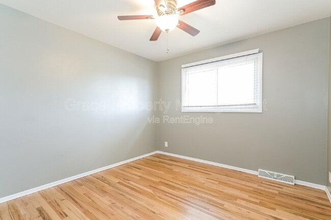 Building Photo - 2871 S Golden Way