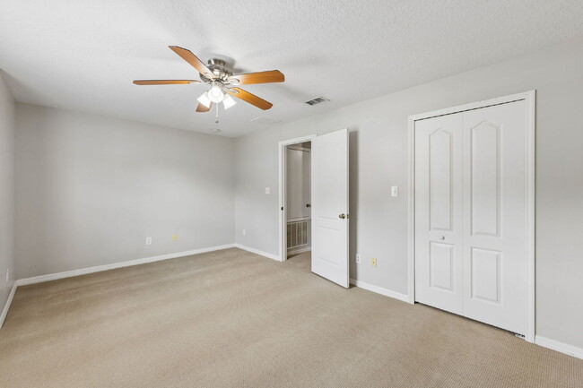 Building Photo - Spacious 3-Bedroom Townhome with Loft & Green-Space Views | Oviedo