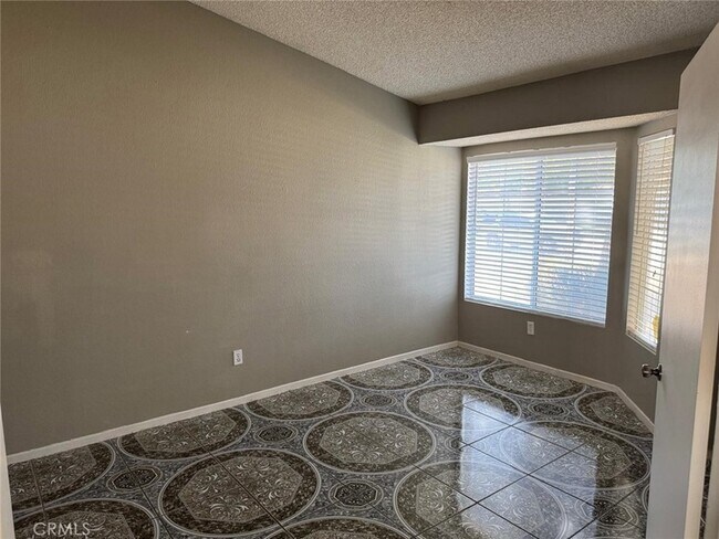 Building Photo - 1229 Onyx Dr