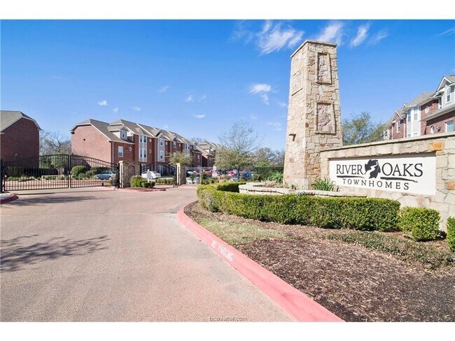 Building Photo - 305 Holleman Dr E