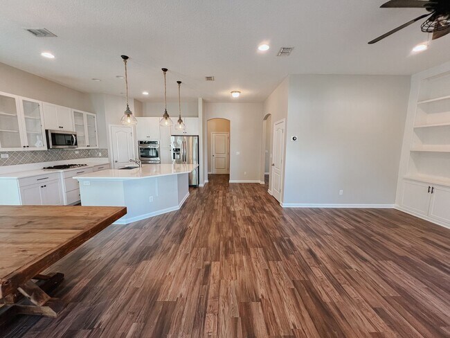 Building Photo - Updated Eagle Harbor Home with Preserve Views