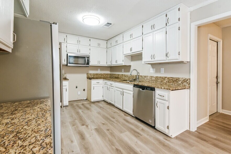 Building Photo - 5481 Raleigh Lagrange Rd