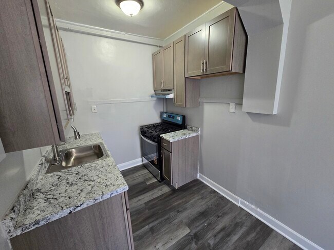 Building Photo - 4753 N Monticello Ave