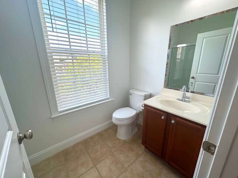 Building Photo - 149 Breezes Dr