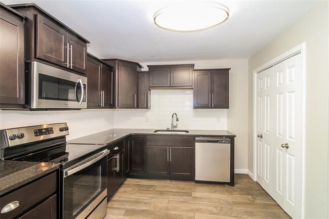 Building Photo - 6332 NW 58th Terrace