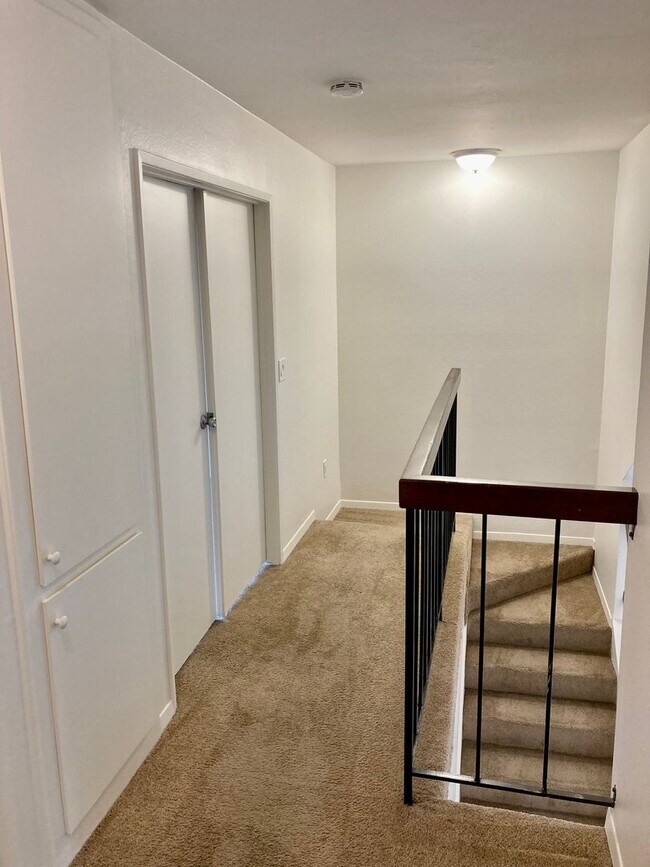 Building Photo - Tierrasanta 4 Bedroom 3 Bath