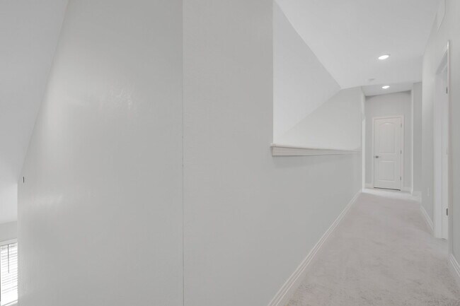 Building Photo - $2,775 - 3 Bed, 3 Bath Condo in Aurora wit...
