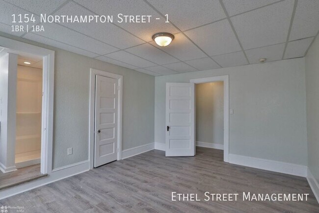 Building Photo - 1154 Northampton St