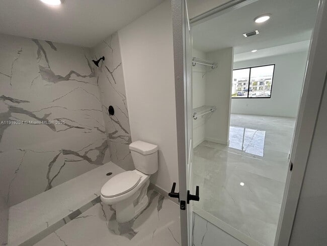 Building Photo - 14568 SW 261 St Ter