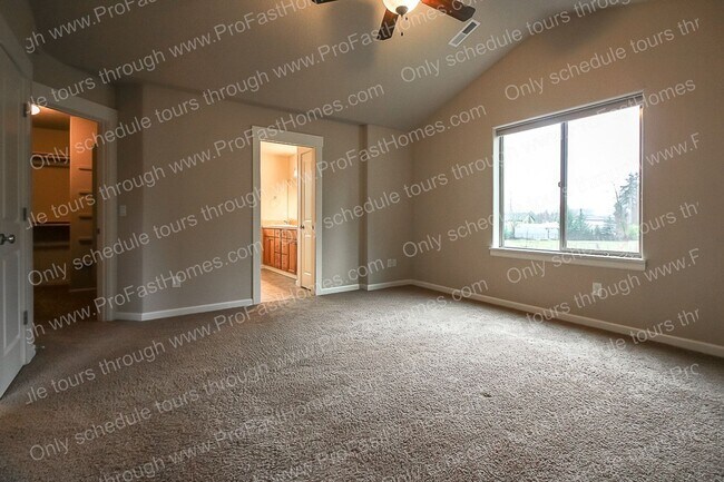 Building Photo - 13386 SE Highpointe St