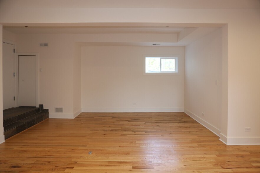 Building Photo - 1637 N Clybourn Ave