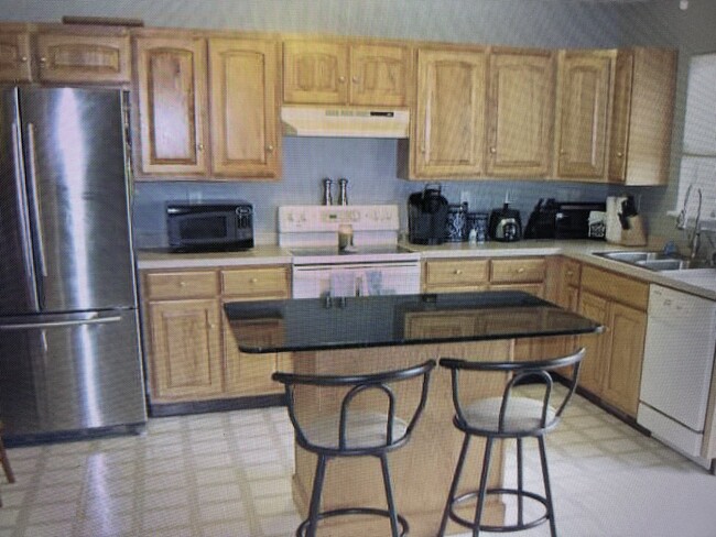 Building Photo - 247 Acorn Forest Dr