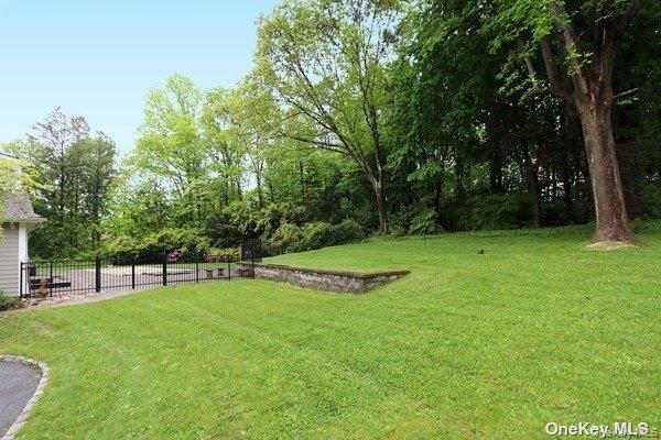 Building Photo - 165 Circle Rd