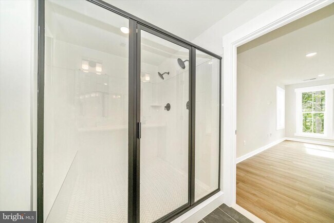 Building Photo - 801 Cedar Ave