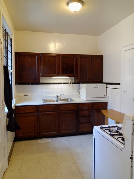 Building Photo - 5331 S Dorchester Ave
