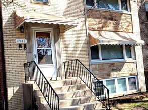 Building Photo - 4947 N Mason Ave