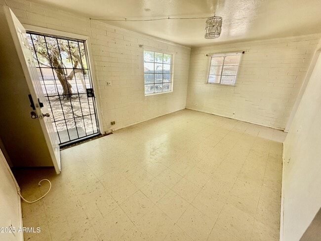 Building Photo - 4832 S 37th Ave