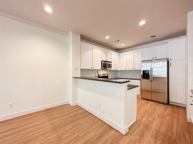 Building Photo - 3001 Murworth Dr