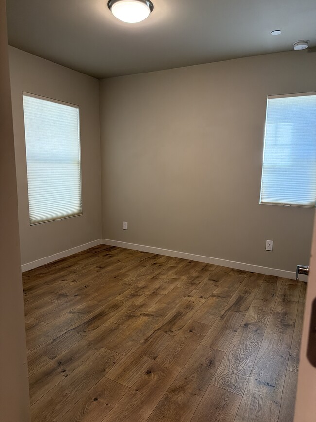 Building Photo - 489 McClatchy Way