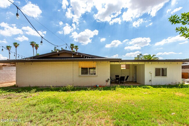 Building Photo - 2534 E Fairfield St